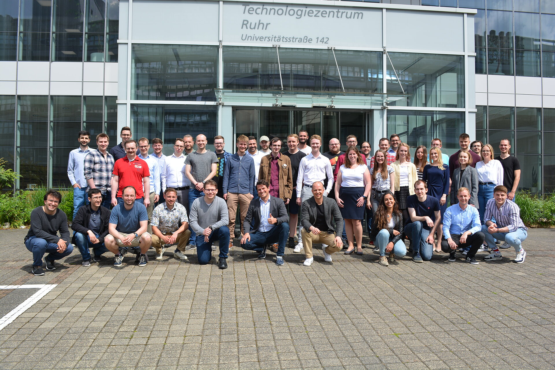 Gruppenfoto des PHYSEC-Teams im Mai, 2022