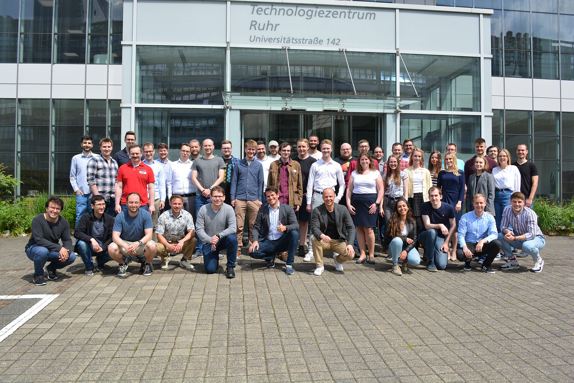 Das PHYSEC Team Gruppenfoto des PHYSEC Teams Mai 2022